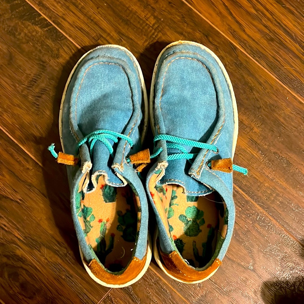 Women’s turquoise Justin loafer/ slip on size 7.5